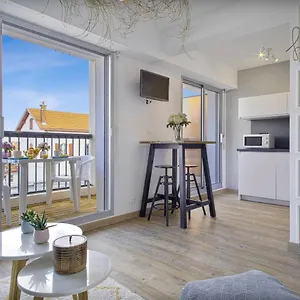 https://nice-calm-studio-w-balcony-in-beaurivage-district-in.biarritzhotels.info